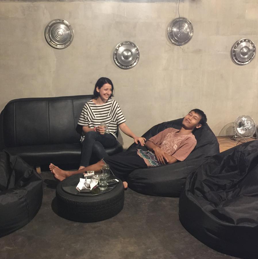 Losmanos Hostel يوغياكارتا المظهر الخارجي الصورة