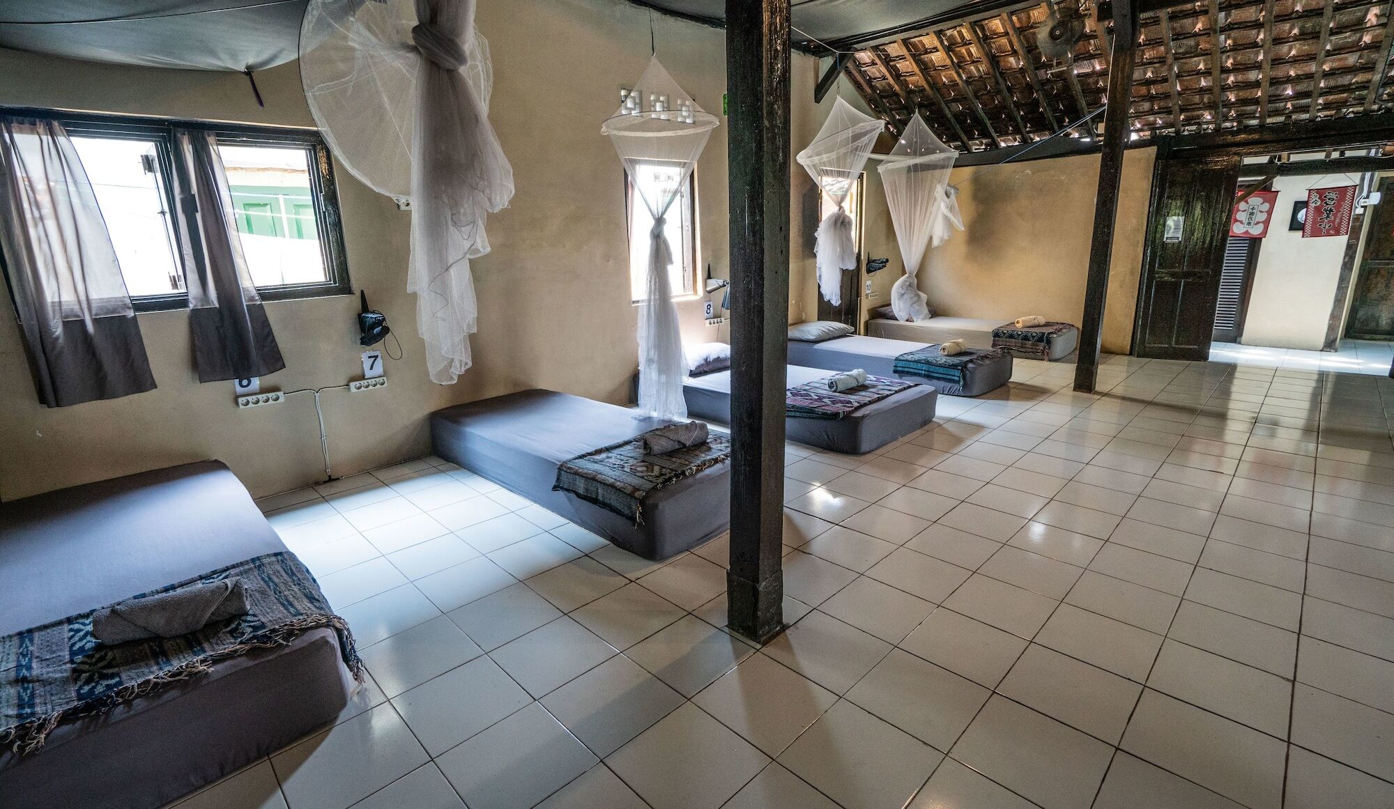 Losmanos Hostel يوغياكارتا المظهر الخارجي الصورة